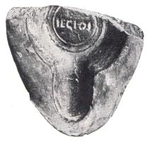 MOU-4068 - Moule de lampe : lampe de firme, IEGIDIterre cuiteMoule pour lampe de firme, au nom de IEGIDI.