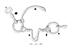 MRS-3030 - Mors de bride à anneaux et gourmetteferTPQ : -75 - TAQ : -10Mors de bride à canon en U et anneaux latéraux associé à une gourmette recourbée en demi-cercle.
