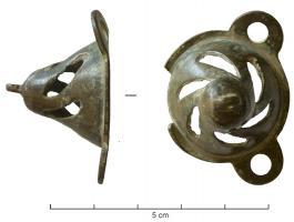 MRS-9013 - Applique latérale de morsbronzeTPQ : 1500 - TAQ : 1800Cupule conique, à décor ajouré en hélice), creuse à l'arrière; fixation assurée par trois bélières latérales, émergeant d'une collerette.