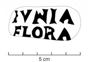 MRT-4047 - Jatte ou mortier : IVNIA FLORAterre cuiteJatte ou mortier à lèvre épaissie et déversée ; bec verseur ; marque estampée de part et d'autre du bec : IVNIA FLORA.