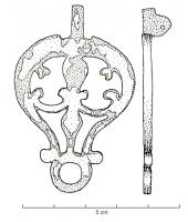 PDH-4051 - Pendant de harnais à charnièrebronzePendant de harnais à charnière, composé d'un motif ajouré, en forme de pelte ou de feuille dont les extrémités remontées sur les côtés sont lestées de deux boutons moulurés à la base.