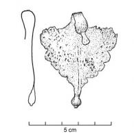 PDH-4137 - Pendant foliacébronzeTôle découpée adoptant la forme d'une feuille. Présence d'un décor de lignes réalisées au poinçon. Terminaison en bouton. Système de fixation à crochet terminé d'une tête d'oiseau stylisée.