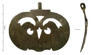 PDH-4160 - Pendant de harnais avec anneaubronzePendant de harnais avec anneau de suspension, de forme ajourée avec deux oiseaux représentés par piquetage se faisant face, ailes déployées.
