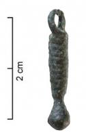 PDQ-3023 - PendeloquebronzeTPQ : -475 - TAQ : -400Pendeloque à corps mouluré, terminé par une extrémité bouletée; suspension rétrécie en petit anneau circulaire