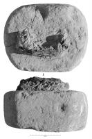 PDS-4479 - Poids en section de cône sur ellipse (fortes valeurs)pierrePoids façonné en pierre, plus ou moins régulier mais généralement en forme de tronc sur base ellipsoïdale, à parois obliques ou convexes ; ancrages d'anneaux en fer pour la préhension, et parfois des logements pour des coulées de plomb afin d'ajuster la masse ; valeur gravée en chiffres romains absente.