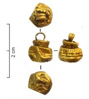 PDT-4014 - Pendant globulaireorPendant de forme sphérique, surmonté d'un cylindre auquel se rattache une boucle rubannée, formant suspension. Décor de lignes horizontales et perles sur la partie sphérique.