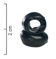 PDT-4022 - Pendant globulaireverrePendant constitué d'une masse de verre sphéroïdale, parfois étirée vers le bas, sur laquelle est rapporté à chaud un anneau de suspension.