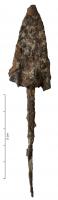 PFM-3002 - Pointe de flèche de type NumantiaferArmature allongée en fer, à ailerons et axe médian renforcé vers la base par un cône massif qui sert de butée à une soie fine et étirée, de section carrée.