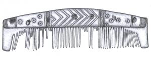 PGN-6001 - Peigne à section triangulaire (Ashby 8a)osTPQ : 900 - TAQ : 1050Peigne à une rangée de dents, dos arrondi, barres de fixation de section triangulaire, fixées par des rivets de fer et ornées d'incisions. La longueur des dents diminue vers les bords.