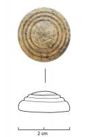 PIO-4053 - Pion de jeu osJeton en os hémisphérique, gravé de profondes rainures concentriques.