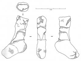 PME-4018 - Pied de siège en forme de piedferPied de siège formé d'un pied chaussé d'une sandale. A la place de la cheville, ouverture ronde et oblique, correspondant au montant du siège.