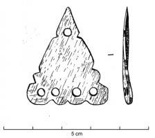PMT-4002 - Plaquette de métier à tisserosPlaquette de métier à tisser de forme triangulaire avec des encoches autour des perforations angulaires, et le long d'une des faces, percée de 4 trous.
