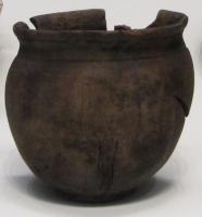 POT-4015 - Pot en boisboisTPQ : -30 - TAQ : 500Pot à profil sinusoïdal, fond plat, bord légèrement déversé vers l'extérieur.