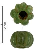 PRL-4171 - Perle côtelée en verre vertverrePerle côtelée annulaire ou sphérique en verre vert clair.