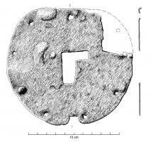 PSE-4010 - Plaque de serrureferPlaque de serrure circulaire en tôle, avec entrée en L.
