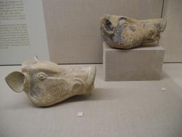 RYT-1002 - Rhytonterre cuiteRhyton en forme de tête de sanglier