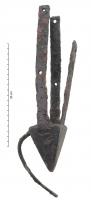 SBT-9001 - Sabot de pieuferRenfort de pointe de pieu, constitué d'une extrémité pyramidale massive (culot), d'où partent quatre bandes épousant le profil de la pointe solidement clouées sur les côtés.