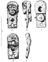 SEA-3007 - Attache composite d'anse de seau à anse à tenonsbronze, ferAttache en fer composée d'une plaque en fer munie d'une perforation pour l'anse et d'une ou deux perforation pour la fixation sur le seau. Un masque coulé en alliage cuivreux vient compléter l'attache, cachant la perforation recevant l'anse.