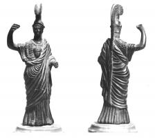 STE-4228 - Statuette : Athéna - Minerve au bras gauche pliébronzeTPQ : 1 - TAQ : 300Minerve debout, portant un casque à haut cimier retombant jusqu'aux omoplates, drapée dans une robe longue (seule émerge la pointe des pieds) couvrant la cuirasse dont l'emblème en forme de tête est visible sur le sternum. La main droite élevée devait tenir la hampe d'une lance, tandis que l'avant-bras gauche est tenu horizontal.