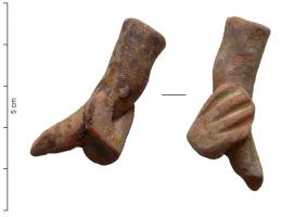 STE-4240 - Statuette : Lareterre cuiteTPQ : -30 - TAQ : 100Figurine modelée, représentant un Lare dont le bras relevé tient une corne à boire.