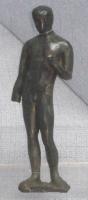 STE-4386 - Statuette : Apollon nu, sans appuibronzeTPQ : 1 - TAQ : 300Le dieu est représenté debout, nu et déhanché. L'appui se fait sur la jambe droite, la jambe gauche étant légèrement en retrait. Le bras droit tombe le long du corps tandis que l'avant bras gauche est relevé vers le haut.