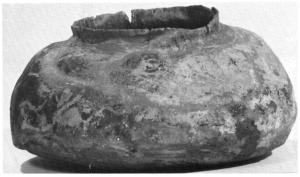 STO-4001 - Vase globulaireplombVase globulaire en plomb, à bord ourlé.