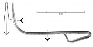 STR-4001 - Strigile en verreverrePetit strigile en verre coloré, étiré pour reproduire la forme des objets fonctionnels en métal, avec la ligula creuse et une poignée en boucle, permettant la supension.