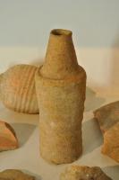 TBV-4001 - Tube de voûteterre cuiteTPQ : 200 - TAQ : 450Tubes en forme de bouteille sans fond servant à créer des voûtes allégées par emboîtement les unes dans les autres.