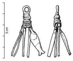TRT-4004 - Nécessaire de toilette à suspension moulée et deux axes - Typ Miron Ebronze, ferTrousse de toilette à suspension moulée et deux axes, le tout en alliage cuivreux, composée de 4 éléments articulés deux par deux sur chaque axe : le plus souvent : cure-oreille à cupule ronde et extrémité olivaire ; pince à épiler et objet à lame de fer et suspension coulée en bronze : coupe-ongle ou lime.