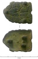 ACE-5010 - Contre-plaque de plaque-bouclebronzeContre-plaque allongée, extrémité en forme d'ogive, décor incisé avec trois boutons en relief ; au revers, trois bélières de fixation.