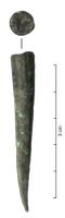 ALN-4010 - AlènebronzeAlène à corps massif, de section circulaire, dont les dimensions diminuent en direction de la pointe. 