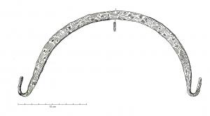 ANS-3001 - Anse de seauferAnse en fer de section quadrangulaire, avec deux extrémités enroulées formant un crochet, ou une boucle fermée sur les exemples les plus élaborés.