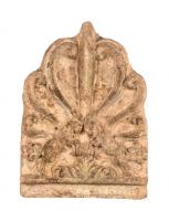 ANT-4029 - Antéfixe : palmette sur bouquetinsterre cuiteAntéfixe en forme de palmette soutenue par deux bouquetins affrontés.