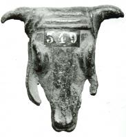 APM-4090 - Applique : bucrânebronzeApplique figurant un crâne de bœuf, en général couronné d'une guirlande