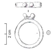 BAG-0001 - Bague à chatonosBague taillée dans une diaphyse, de manière à dégager un anneau circulaire avec un chaton en relief, de forme variée.