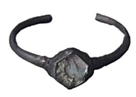 BAG-4419 - Bague hexagonaleterre cuiteBague filiforme, sur laquelle un chaton hexagonal reçoit une pierre ou un chaton en verre.