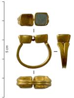 BAG-4420 - BagueorAlignement de deux sertis clos sur un corps creusé, granule entre les cabochons.