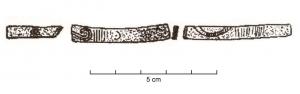 BRC-1052 - Fragment de bracelet fin à section quadrangulairebronzeTPQ : -900 - TAQ : -750Fragment de bracelet fin, à section rectangulaire ou sub-rectangulaire, parfois carrée, orné d'incisions (traits, cercles ...). La largeur de la tige est comprise entre 2 et 5 mm.