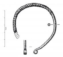 BRC-1167 - Bracelet à extrémités à spirales facialesbronzeBracelet à tige massive, à décor torsadé venu de fonte et à extrémités terminées par un enroulement facial externe.