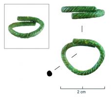 BRC-3661 - Fragment de bracelet de section circulaire à incisions obliquesbronzeBracelet en bronze à jonc de section sub-circulaire décoré sur la face externe d'incisions obliques réparties sur tout le champ et imitant une spirale.