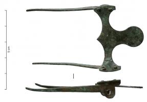 BRE-9001 - Boucle de bretellesbronzeFixation de bretelles composée d'une languette transversale, qui sert à manipuler l'accessoire, et de deux pointes qui viennent se ficher à l'endroit voulu dans la sangle textile.
