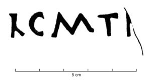 COV-4495 - Tuile estampillée LCMTREterre cuiteTPQ : 1 - TAQ : 200Tuile (ou brique ?) estampillée LCMTRE, en creux sans cartouche.