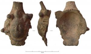 CRU-4035 - CruchebronzeCruche à anse plate, attache d'anse ornée d'un visage joufflu, surmonté d'une mèche en virgule encadrée par deux cornes bouletées : Satyre ?