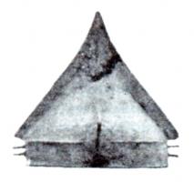 CSQ-1006 - Casque à crêtebronzeCasque composé de deux coques rivetées, le joint formant une crête tout autour du sommet du timbre conique ; la base cylindrique est marquée de deux paires de rivets horizontaux proéminents. Ces rivets figurent dans des dépôts du Bronze final atlantique 2/Ha A2-B1