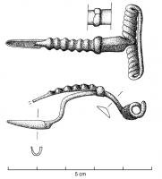 FIB-3568 - Fibule de type La Tène C2argentFibule de schéma La Tène II à arc filiforme, pied retourné vers l'arc et rattaché au sommet de l'arc par une bague moulurée précédée d'un groupe de nodosités régulières; ressort bilatéral long, à corde externe.