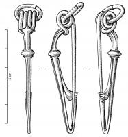 FIB-3843 - Fibule dérivée de NauheimargentFibule à ressort à 4 spires et corde interne ; arc tendu, plat et triangulaire vers la tête, interrompu d'un bulbe mouluré ; porte-ardillon trapézoïdal ajouré  ; vers le pied, la section est plate.