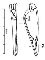 FIB-3895 - Fibule de type CarceribronzeTPQ : -125 - TAQ : -75Fibule à ressort à quatre spires, corde interne, arc de forme effilée vers le pied, section plate, généralement orné d'une incision en croix près du ressort ; porte-ardillon triangulaire ajouré.