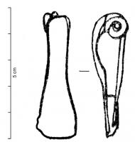 FIB-3926 - Fibule à coquille et pied largebronzeFibule à ressort à 4 spires et corde interne, recouvert par la tête de l'arc, qui est rectiligne et élargi au niveau du pied ; porte-ardillon  plein.