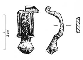 FIB-41119 - Fibule à charnièrebronzeFibule trapue, arc rectangulaire arqué, orné de deux filets ondulés; pied sans doute mouluré.