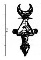 FIB-41216 - Fibule émailléebronzeFibule dont le corps se compose d'un corps central triangulaire émaillé, accosté de deux disques également émaillés; à la tête, croissant émaillé; le pied est en forme de tête de chien traitée dans un style réaliste.